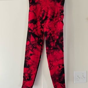 Red & black tie dye legging with scrunch butt size small